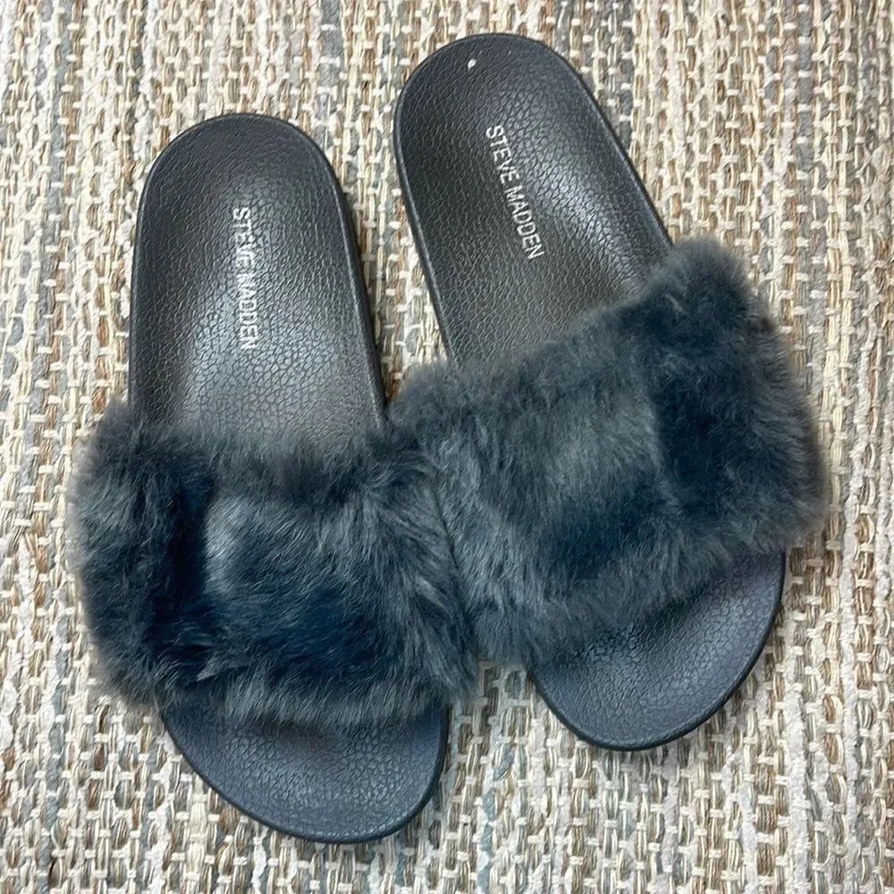 Steve Madden Softy Size 6M Faux Fur Gray Slides